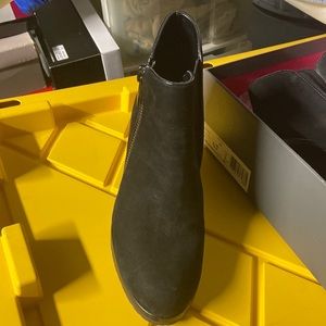 Vince Camuto VC-Jeffers Tumbled Nubuck/Nappa size 9